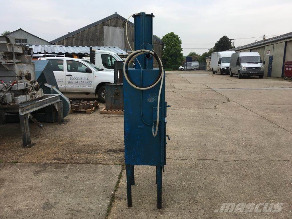  BAG COMPACTOR Ďalšie poľnohospodárske stroje