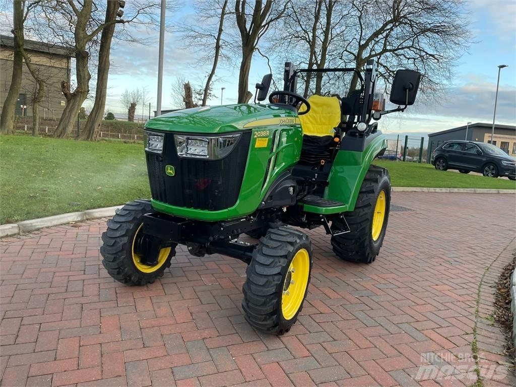 John Deere 2038R Kompaktné traktory