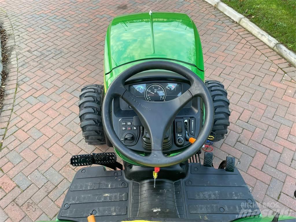 John Deere 2038R Kompaktné traktory