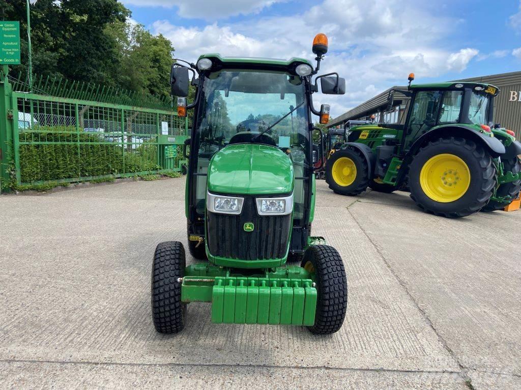 John Deere 3046R Kompaktné traktory