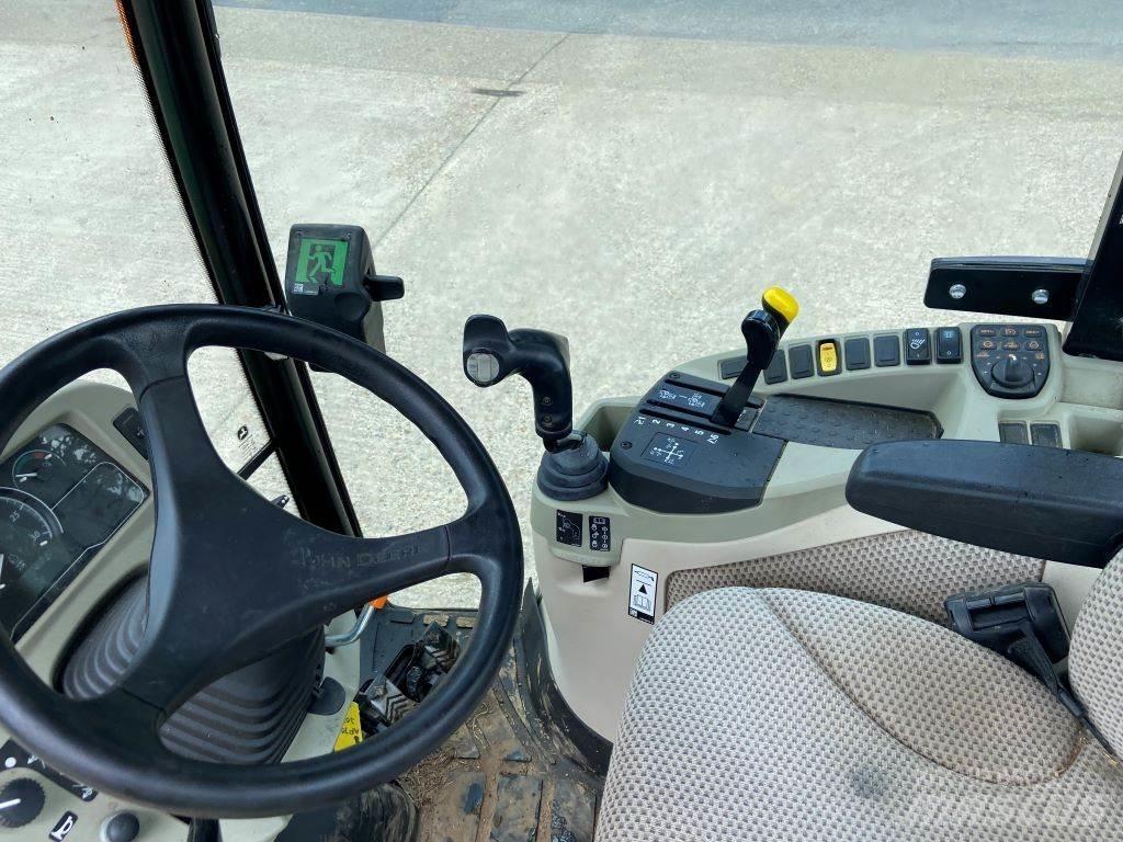 John Deere 3046R Kompaktné traktory