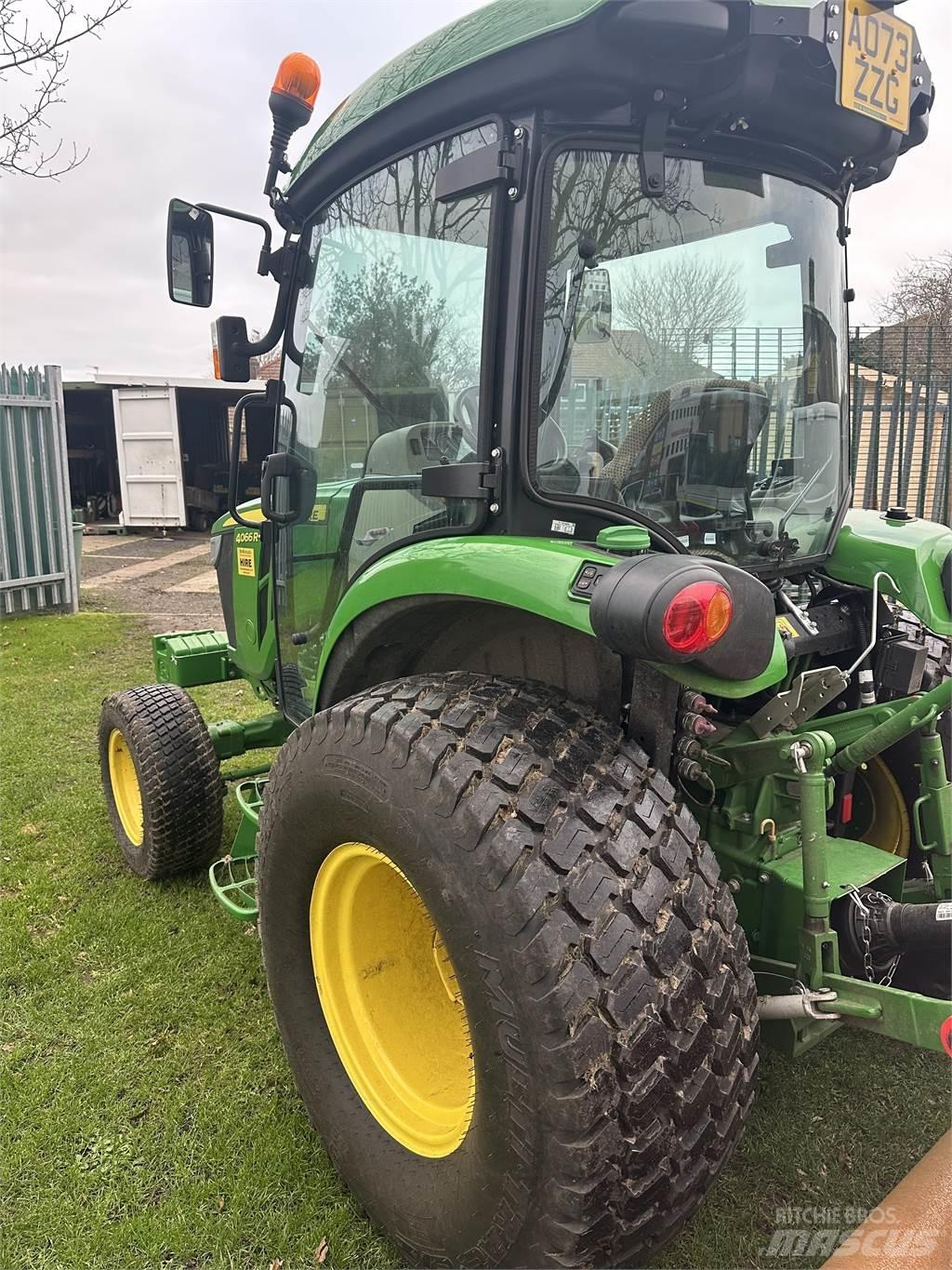 John Deere 4066R Kompaktné traktory