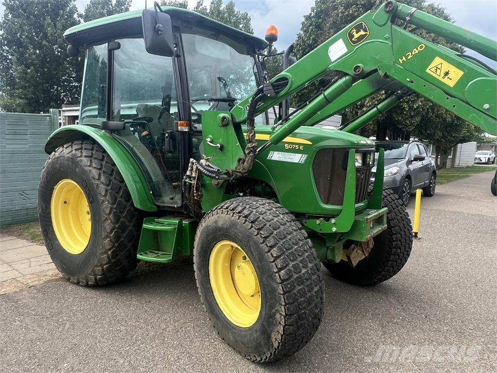 John Deere 5075E Traktory