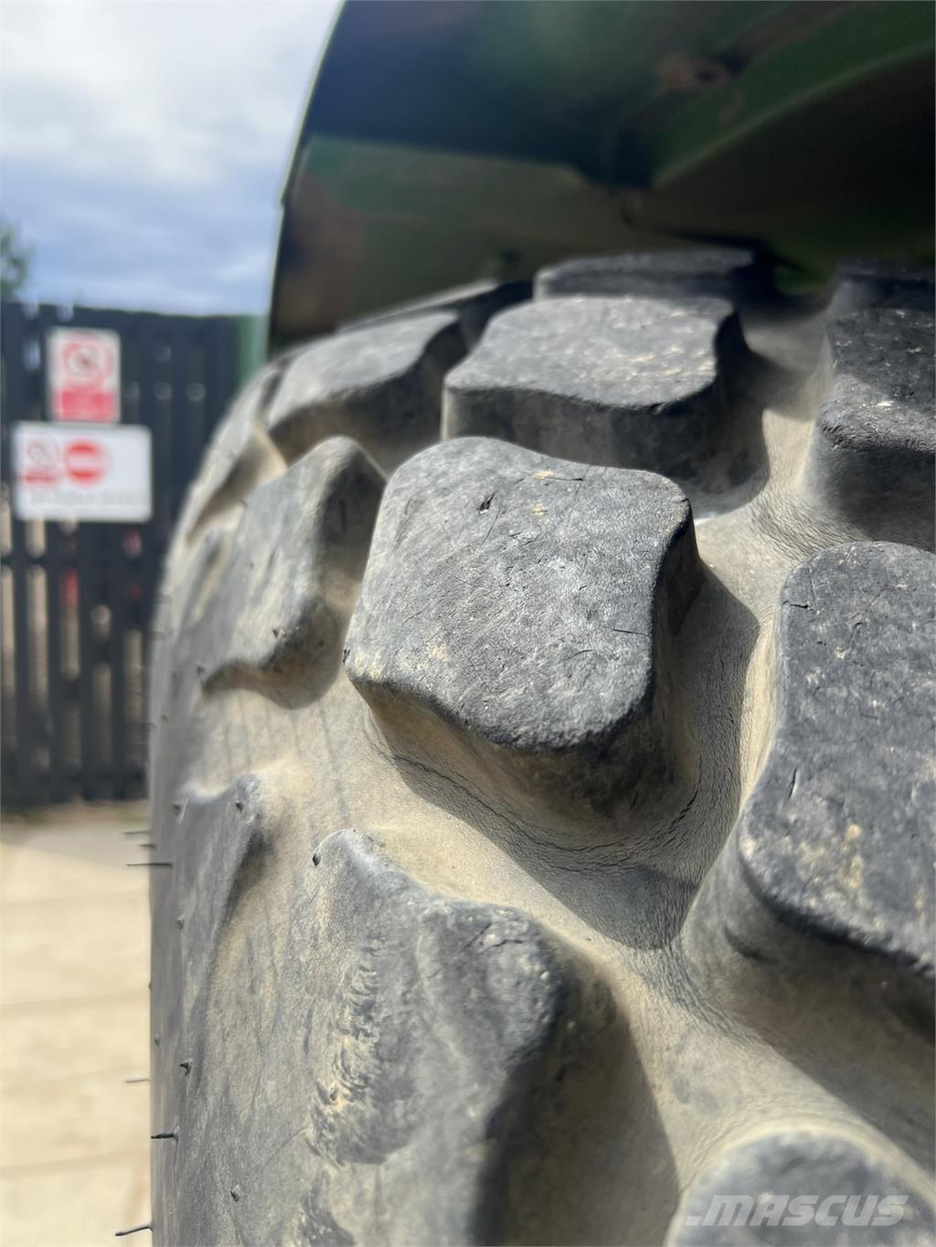 John Deere 5075E Traktory