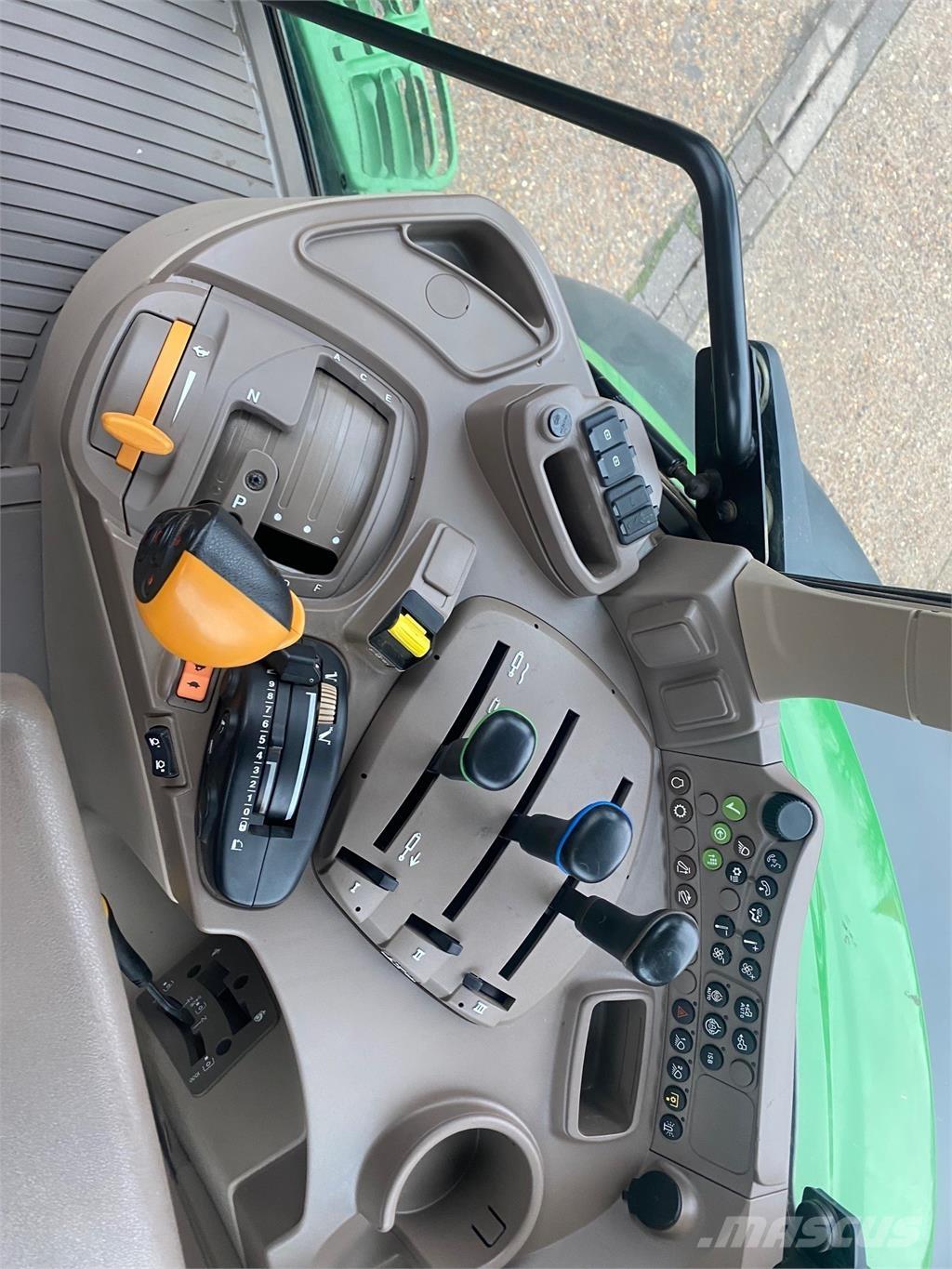 John Deere 6130M Traktory