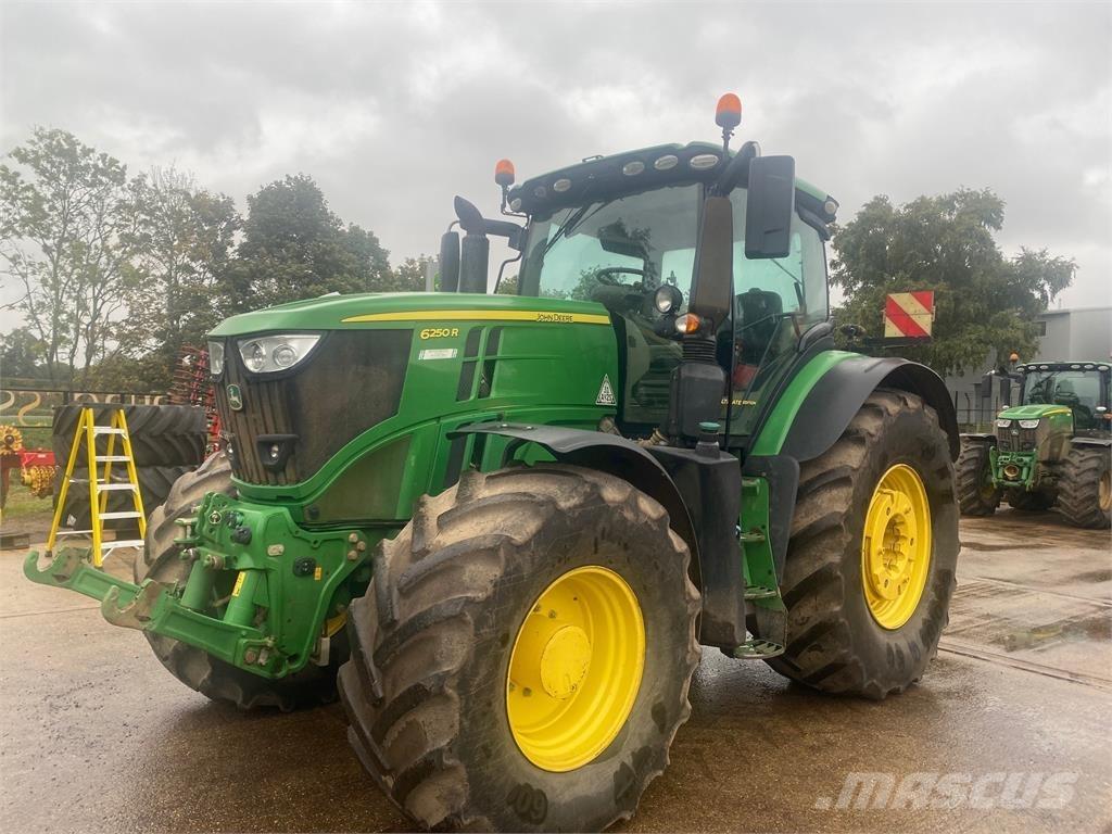 John Deere 6250R Traktory