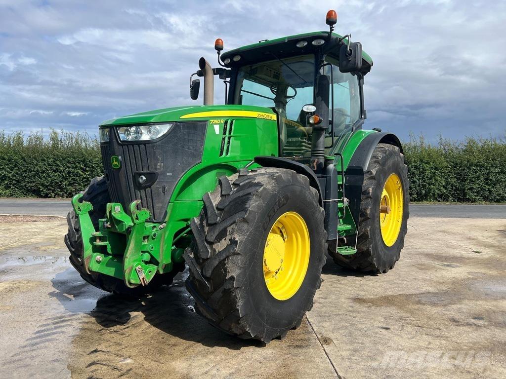 John Deere 7250R Traktory