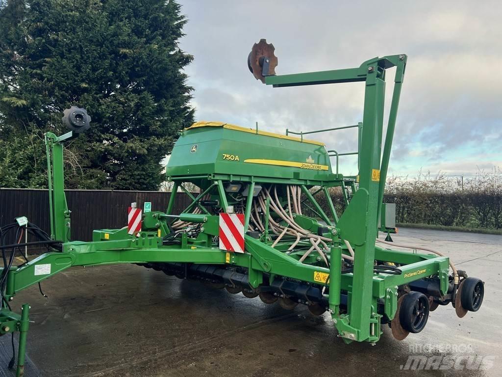 John Deere 750A Mechanické sejačky