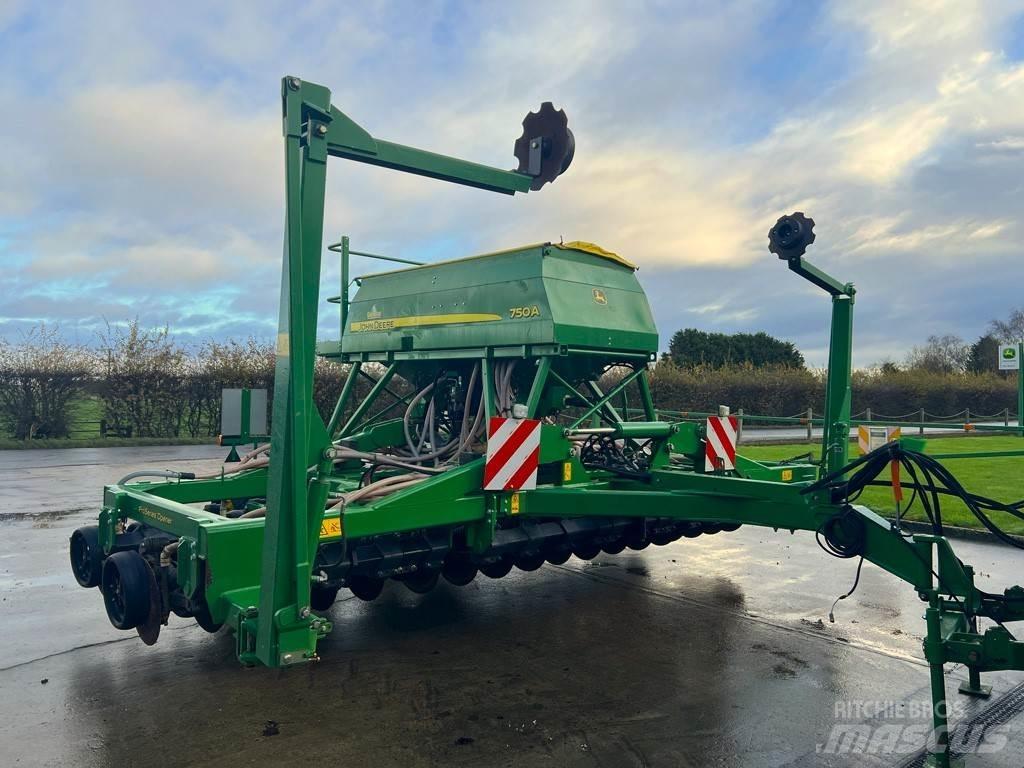 John Deere 750A Mechanické sejačky