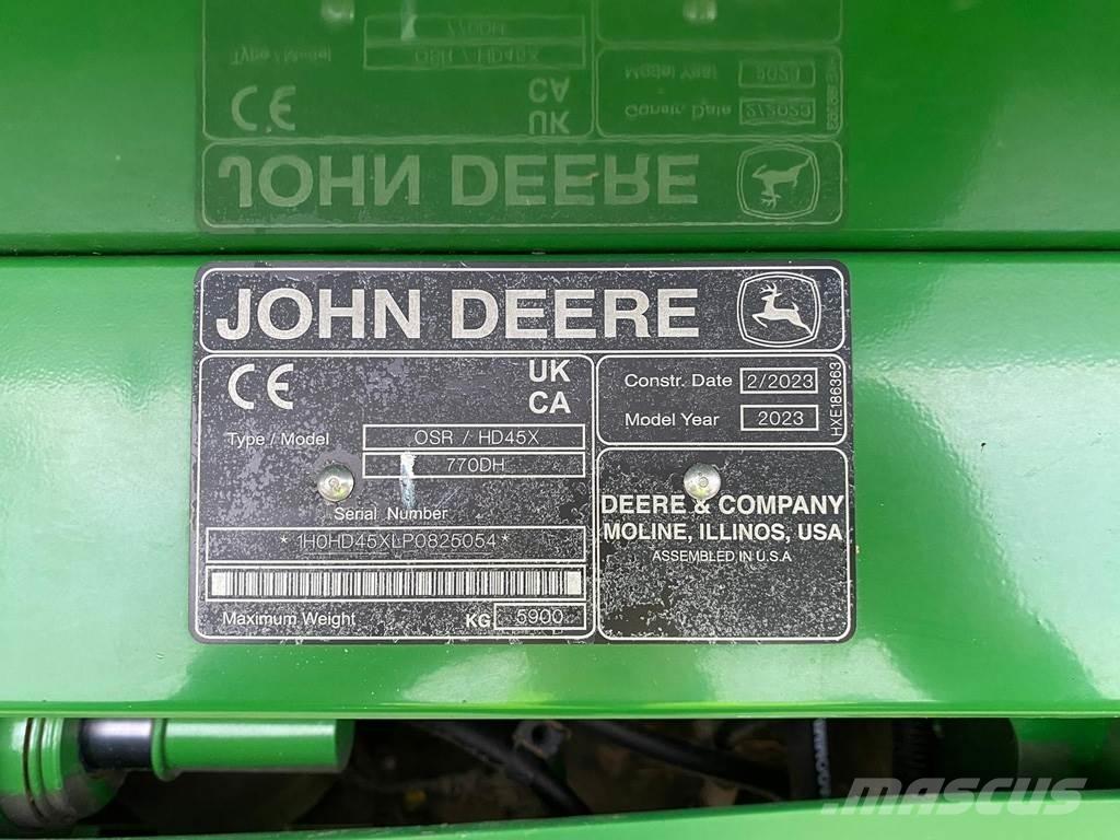 John Deere HDX45 Kombinované zberacie stroje