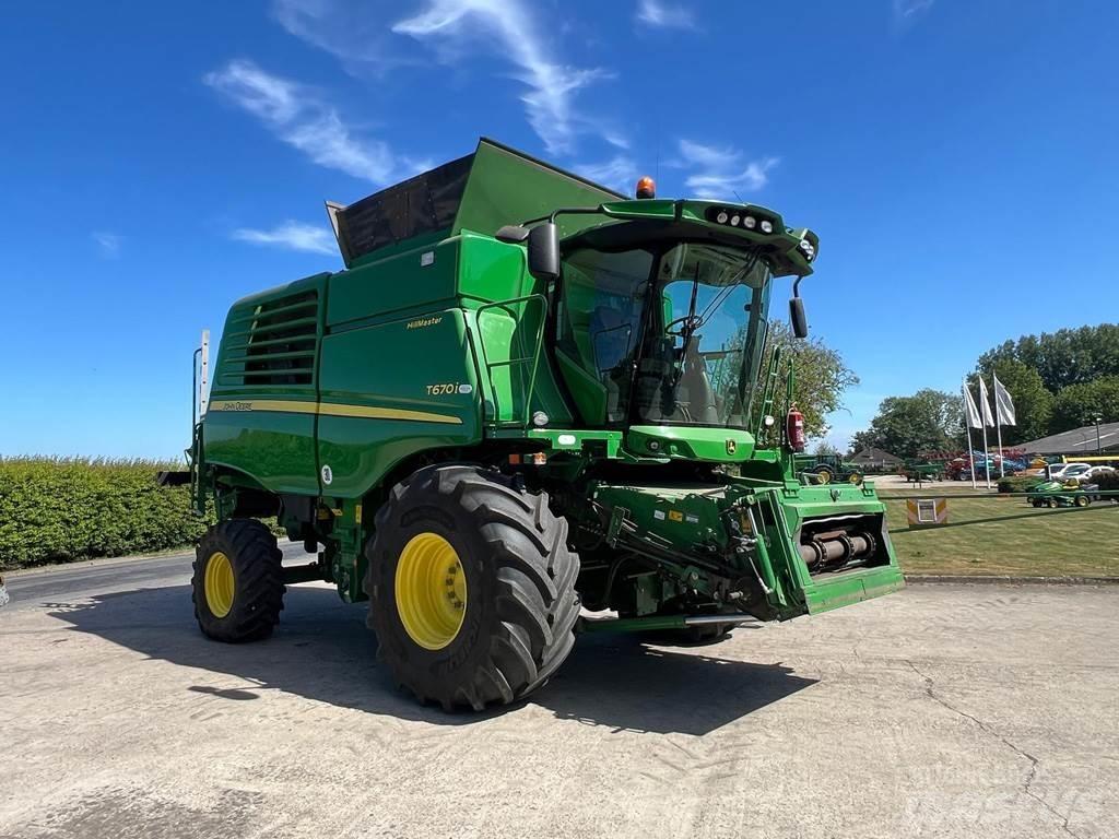 John Deere T670HM Kombinované zberacie stroje
