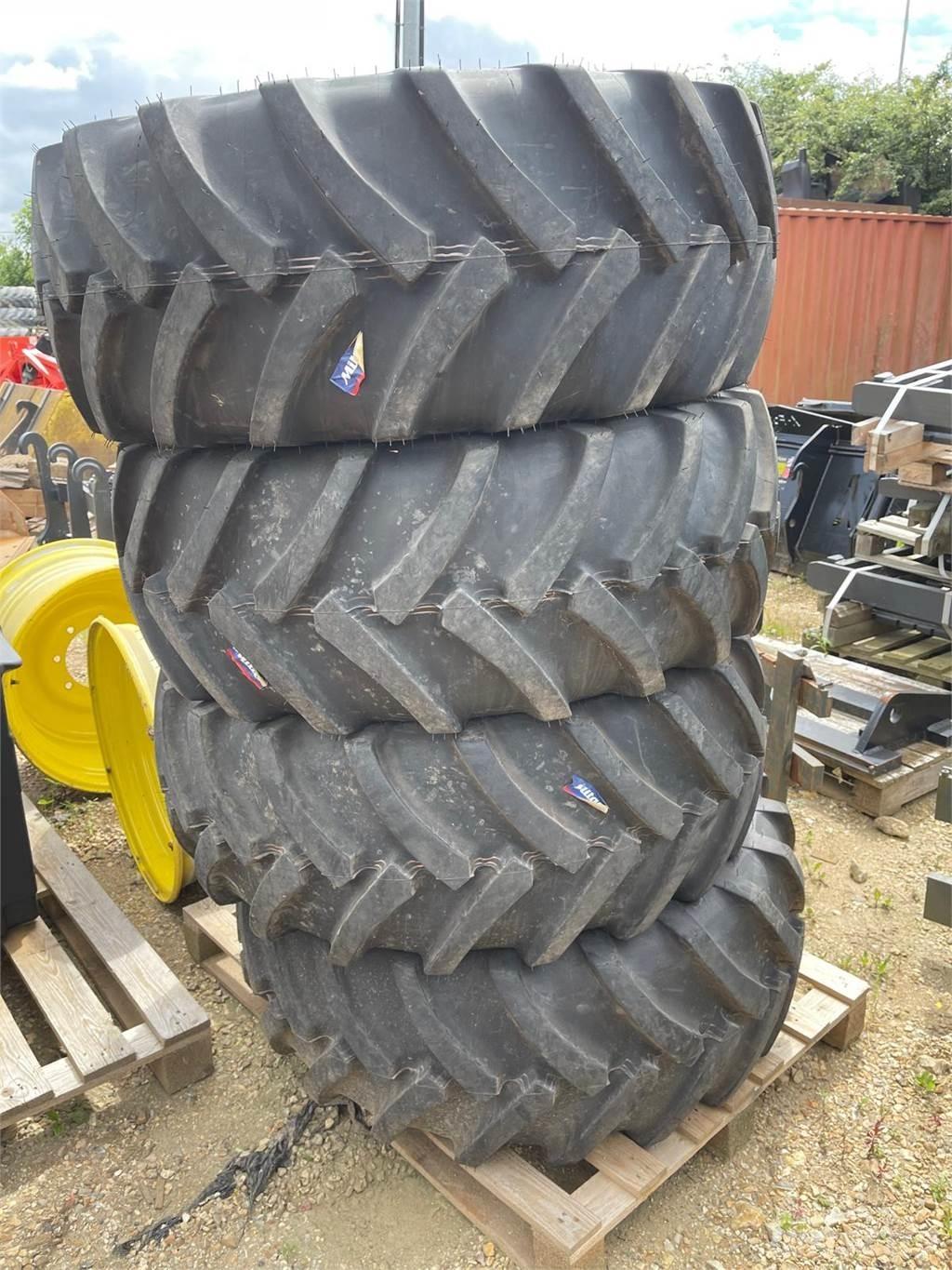 John Deere TYRES Ďalšie poľnohospodárske stroje