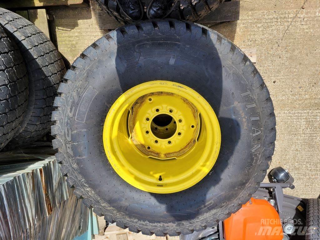 John Deere WHEELS Kompaktné traktory