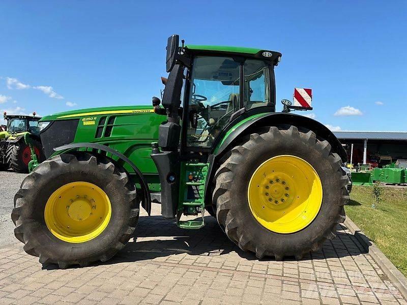 John Deere 6250R Traktory