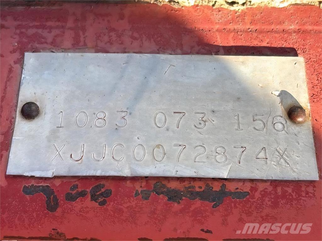 Case IH 1083 Kombinované zberacie stroje
