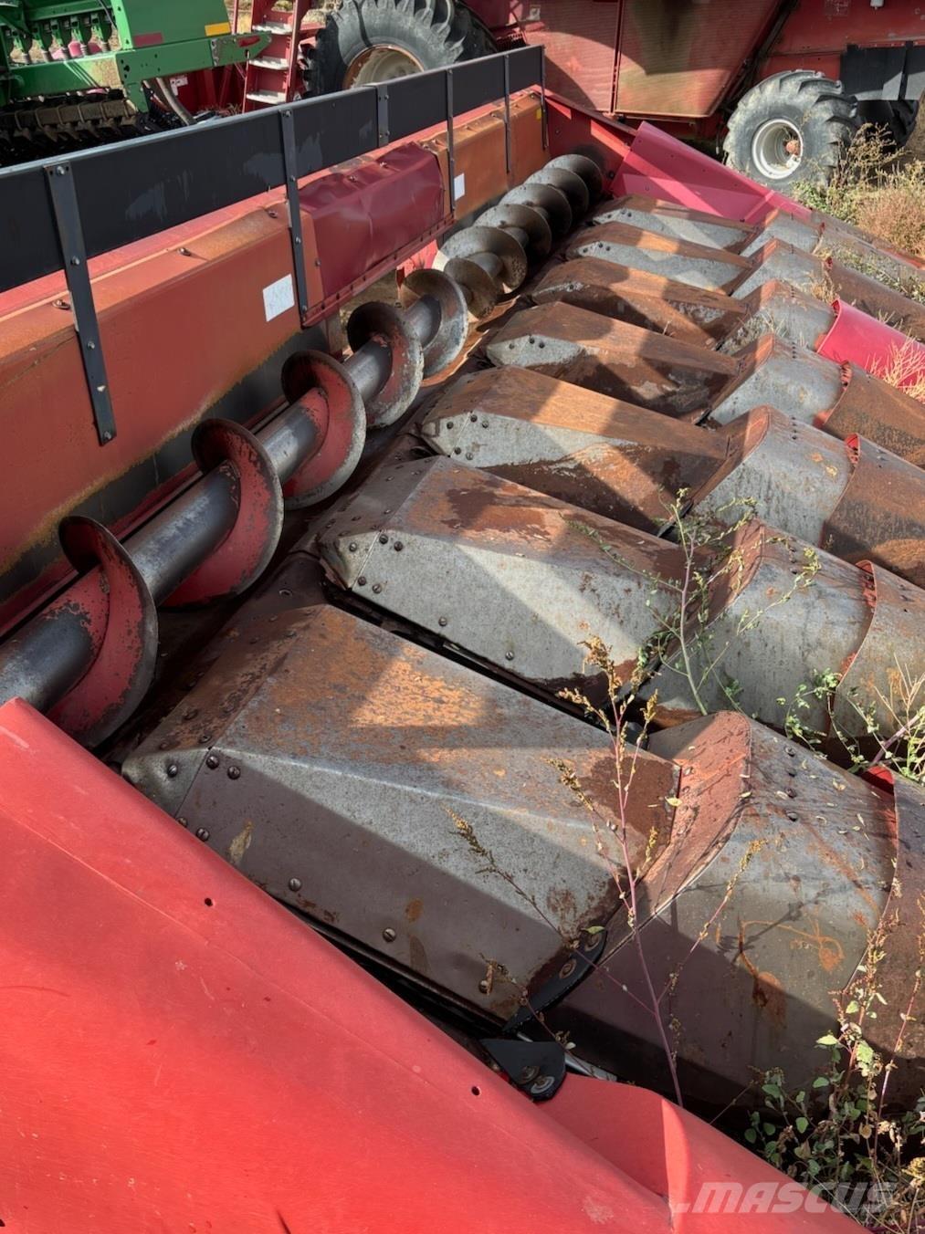 Case IH 1083 Kombinované zberacie stroje