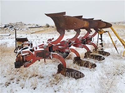 Case IH 145 Konvenčné pluhy