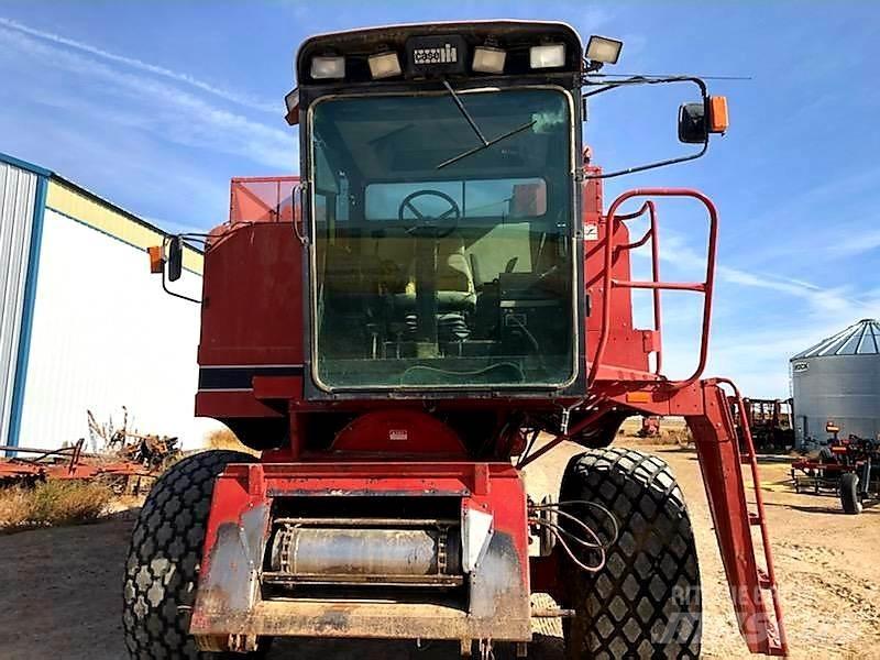 Case IH 1660 Kombinované zberacie stroje