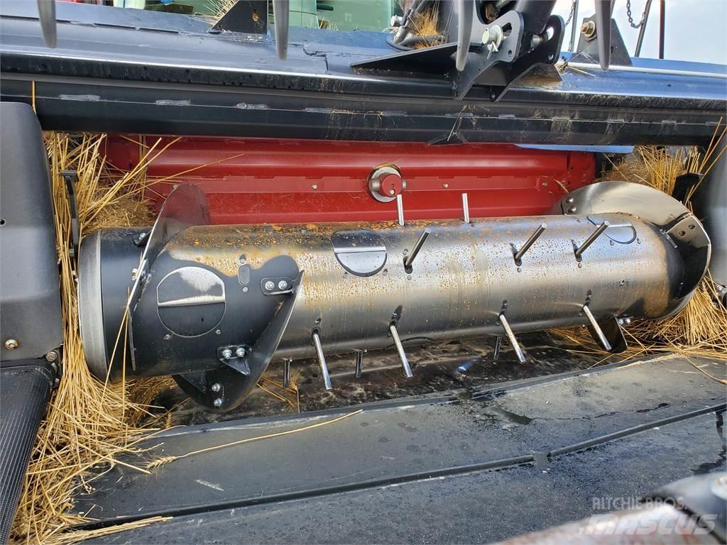 MacDon D65-D Kombinované zberacie stroje