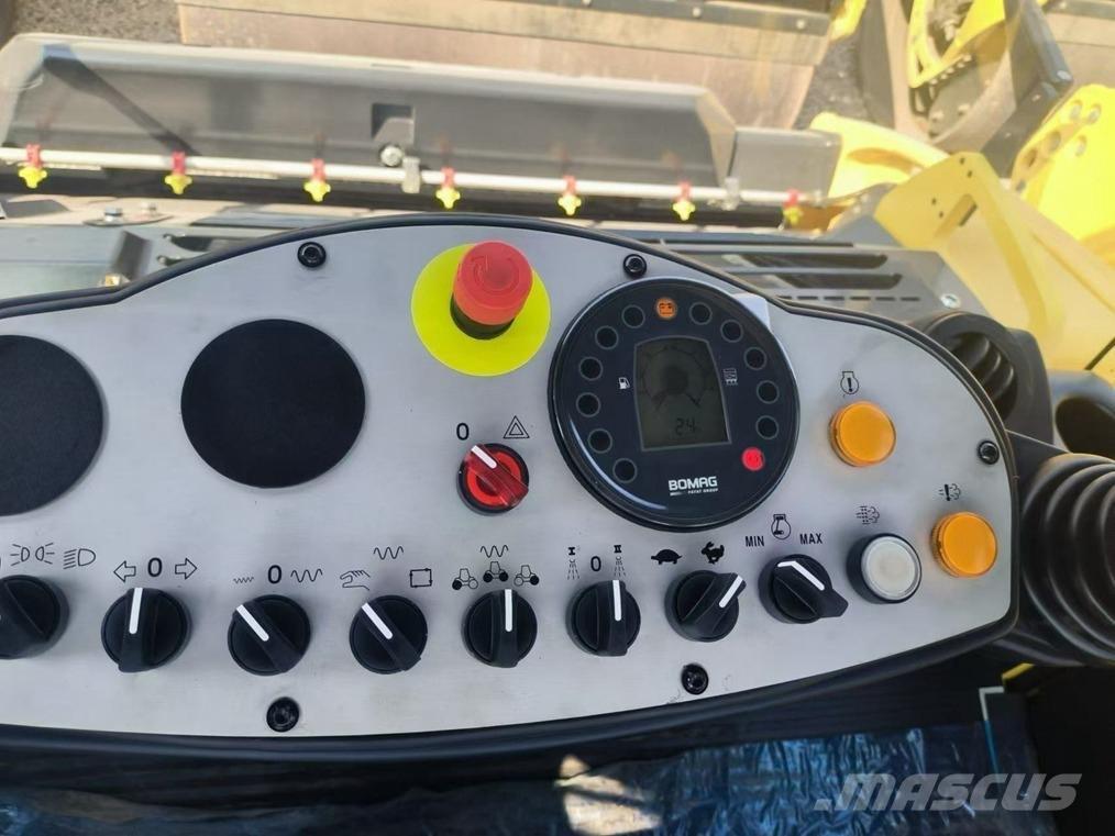 Bomag BW 203 AD-4 Tandemové valce