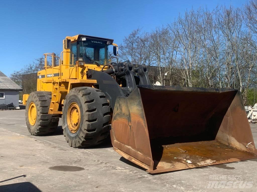 Volvo L330C Kolesové nakladače
