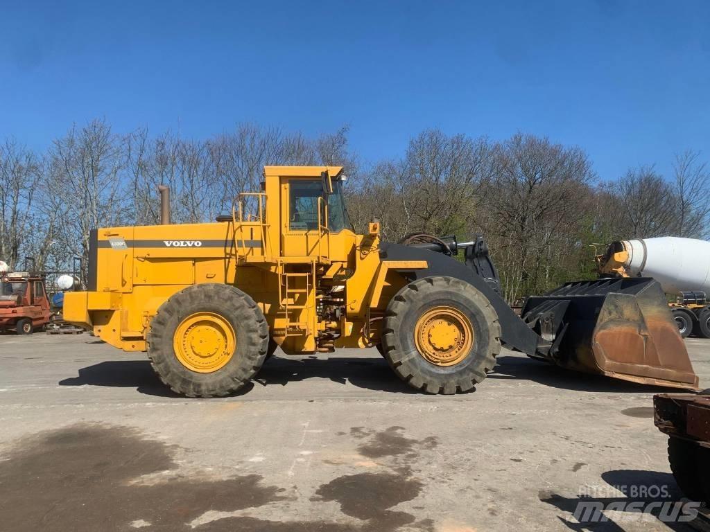 Volvo L330C Kolesové nakladače
