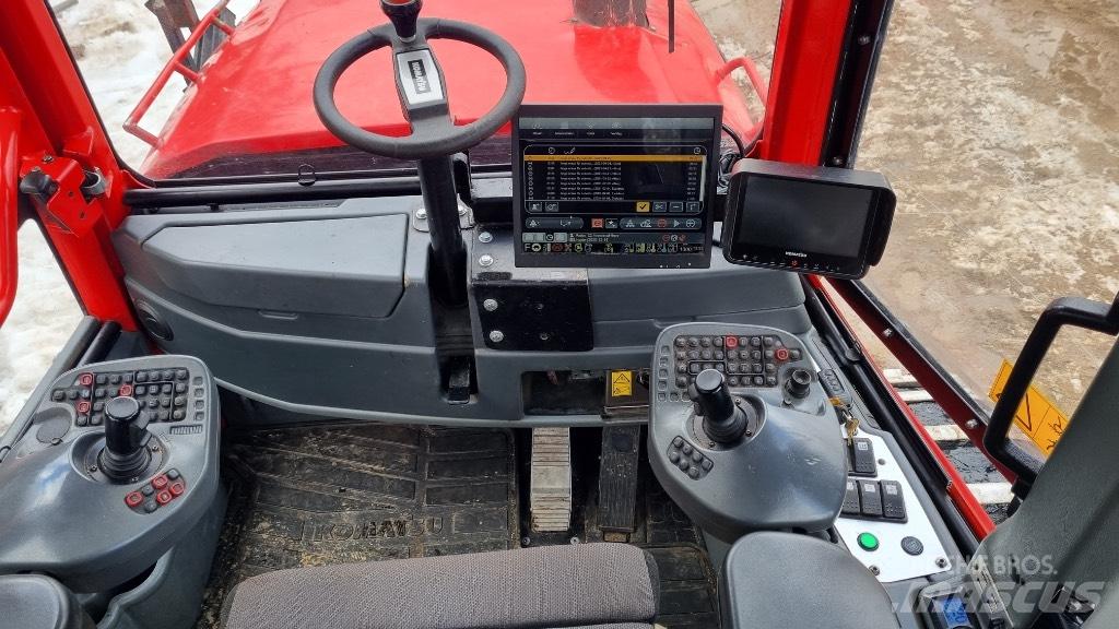 Komatsu 895 Lesné traktory