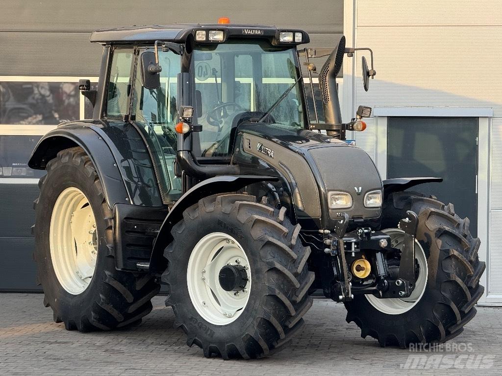 Valtra N 122 V Traktory