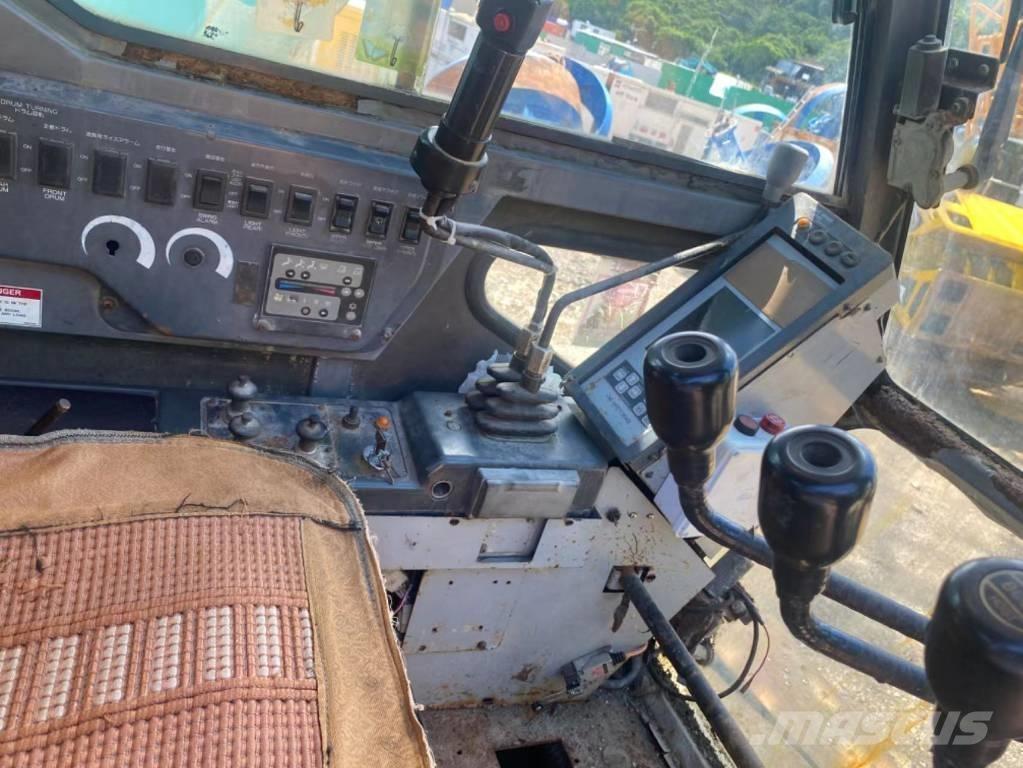 Kobelco CKE 2500 Pásové žeriavy
