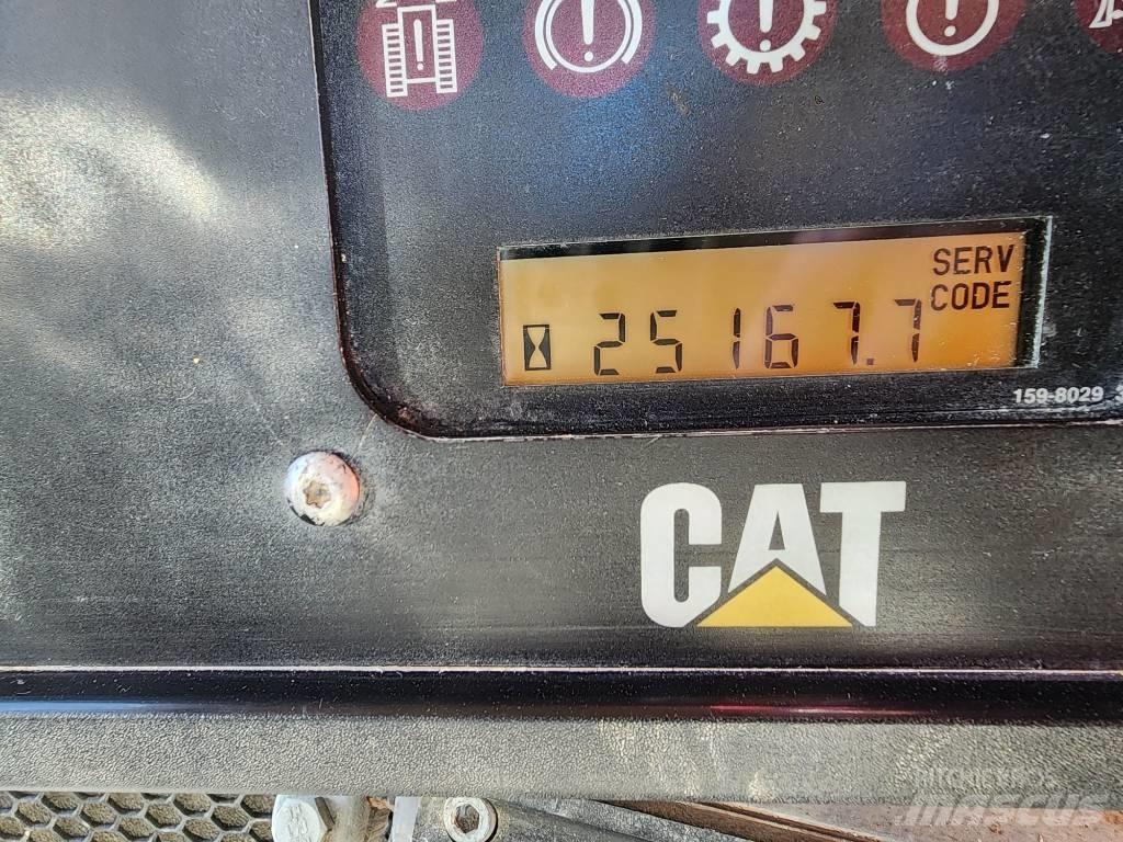 CAT D7R SERIE 2 Pásové dozéry
