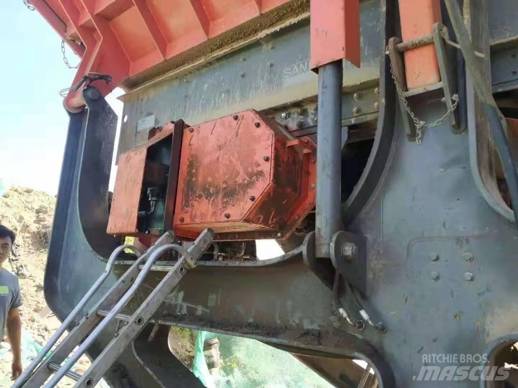 Sandvik QJ330 Mobilné drviče