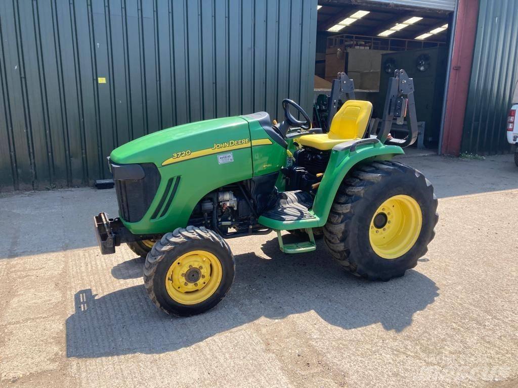 John Deere 3720 Traktory