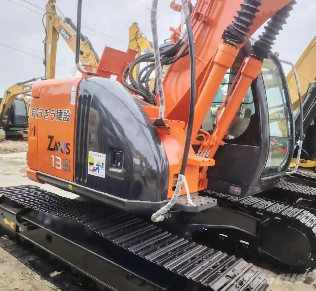 Hitachi 135US-6 Pásové rýpadlá