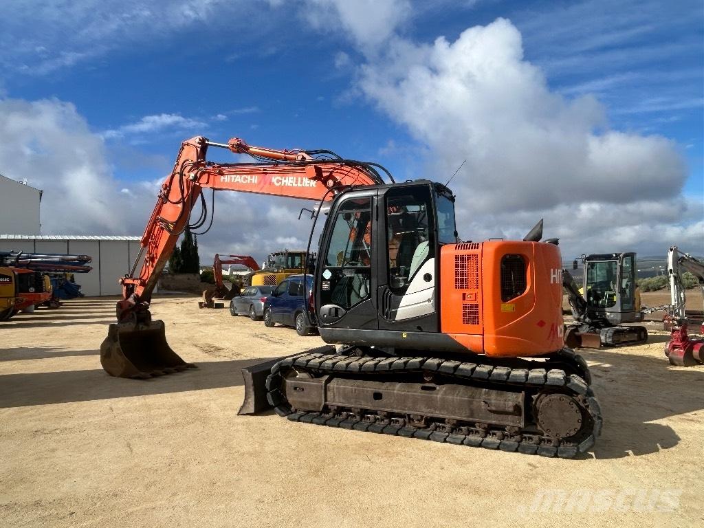 Hitachi ZX 135 Pásové rýpadlá