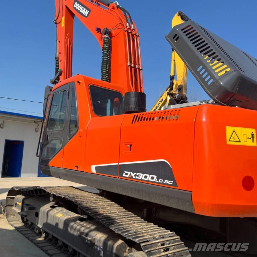 Doosan DX 300 Pásové rýpadlá