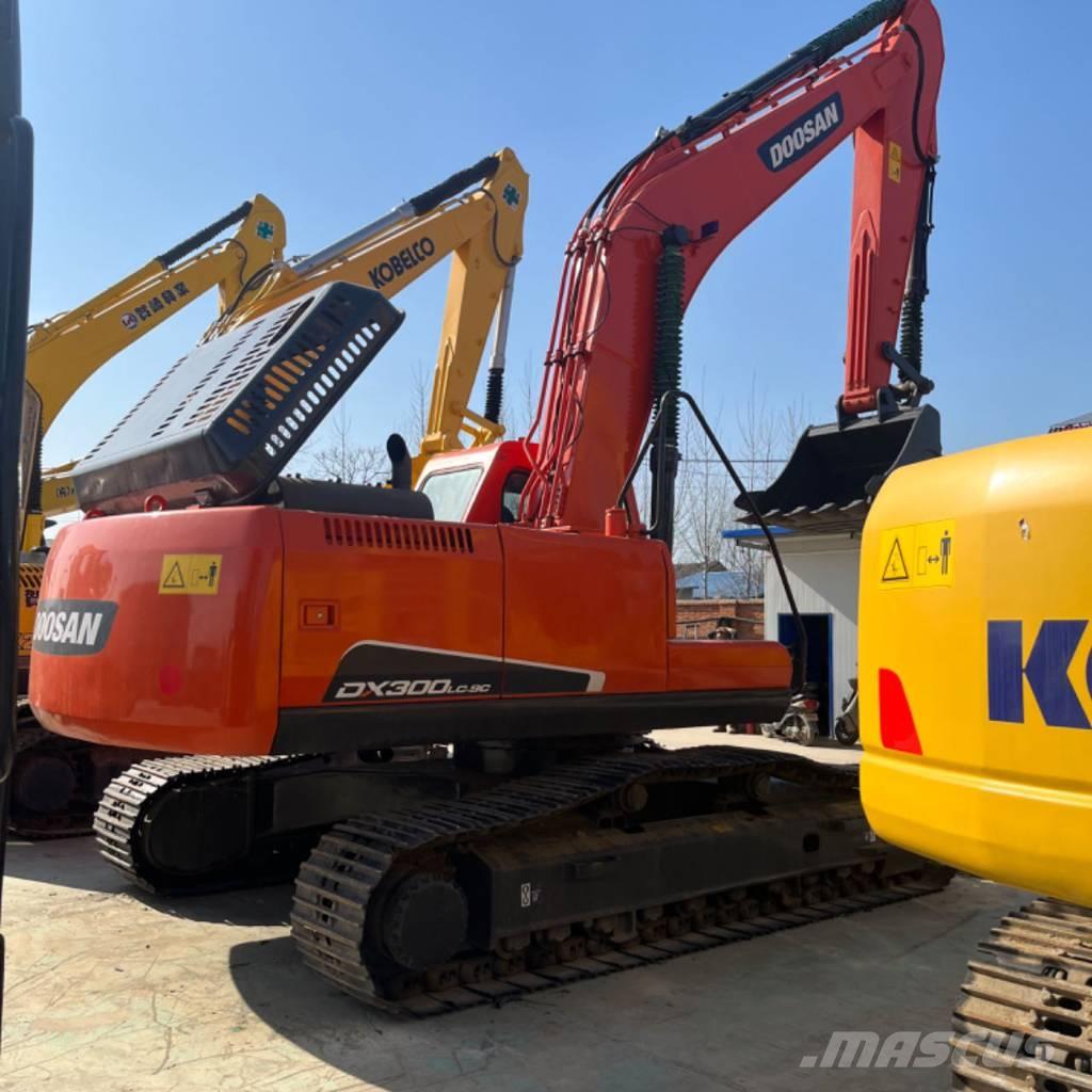 Doosan DX 300 Pásové rýpadlá