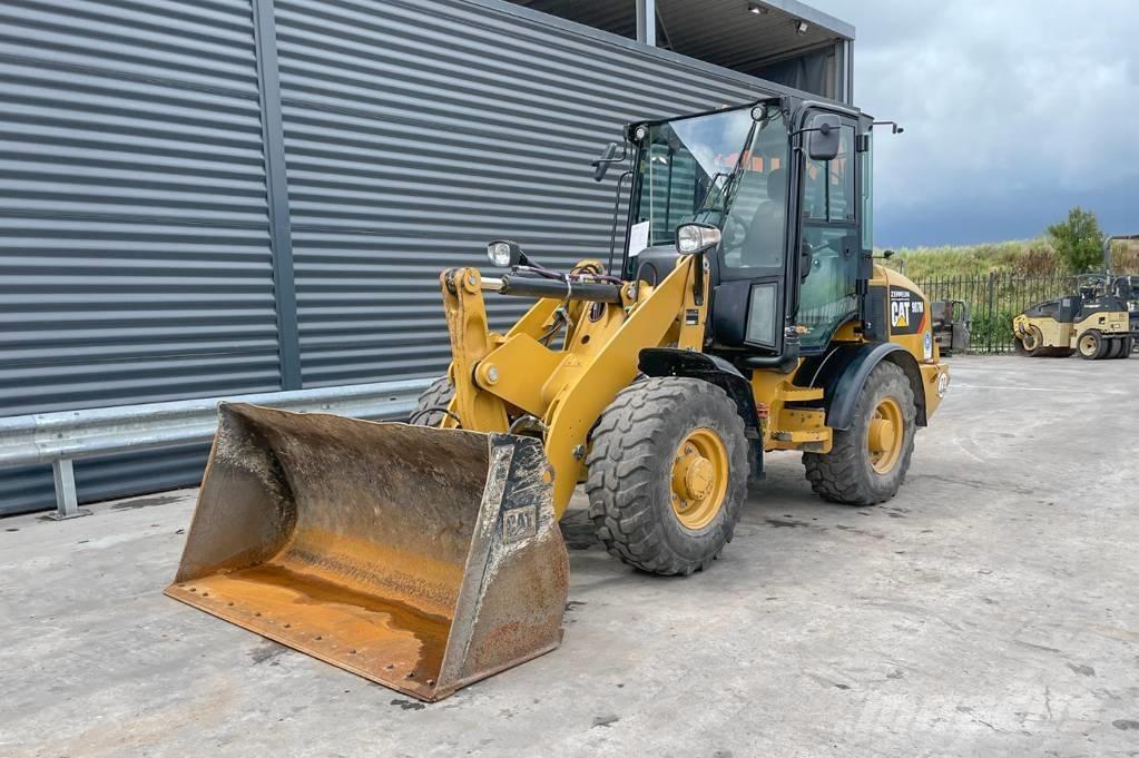 CAT 907M Kolesové nakladače