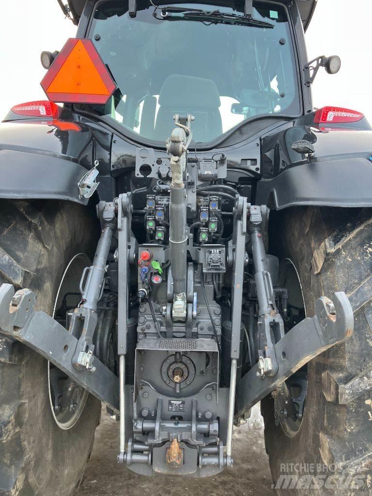 Valtra Q305 Traktory