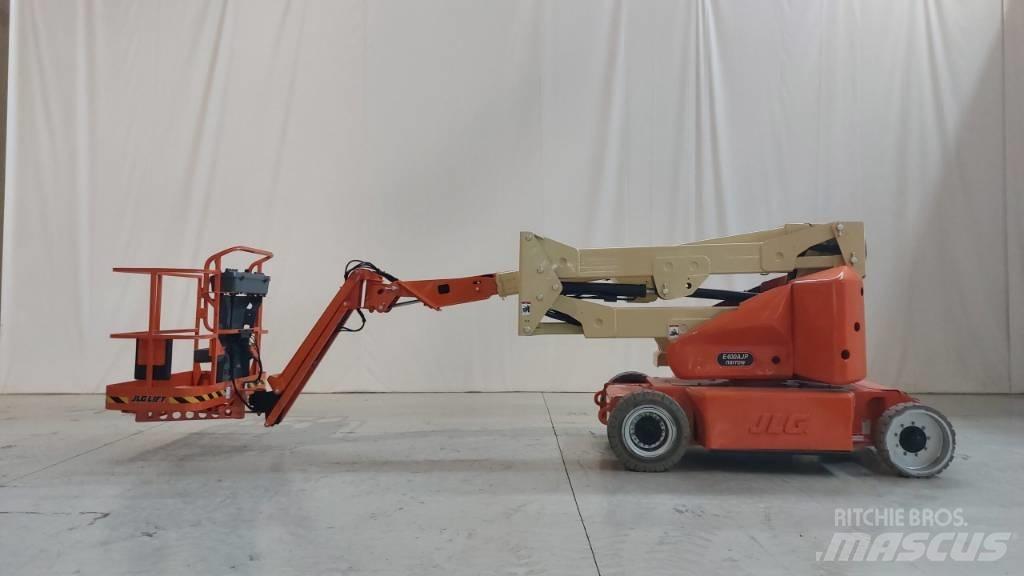 JLG E 400 AJPN Kĺbové plošiny