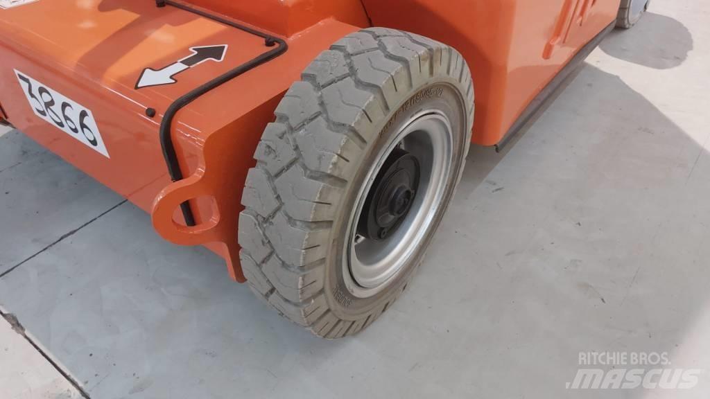 JLG E 400 AJPN Kĺbové plošiny