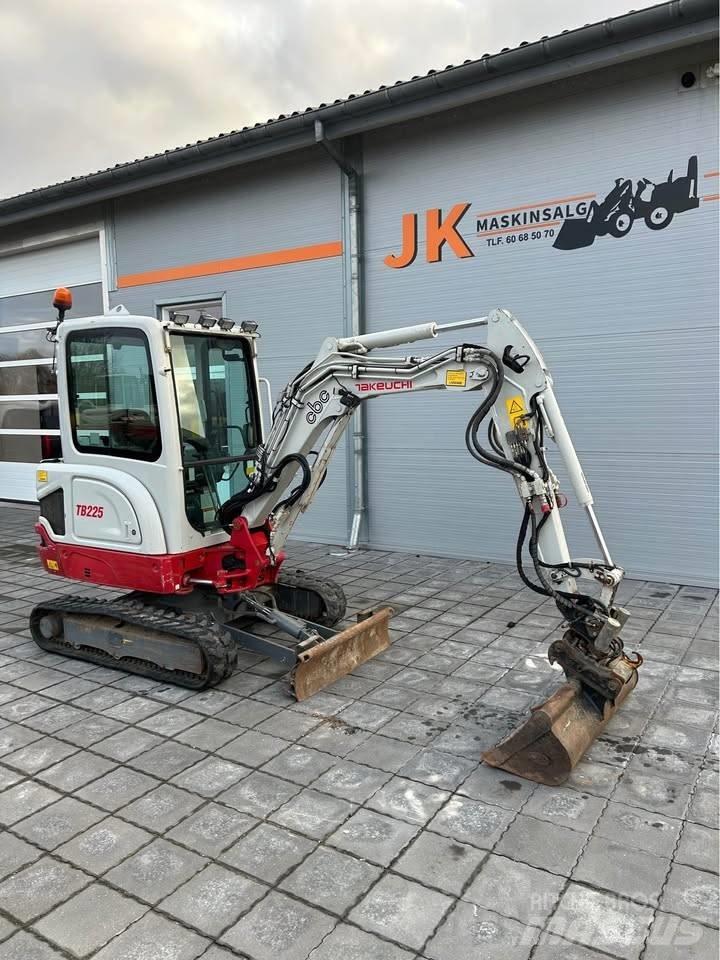 Takeuchi TB 225 Mini rýpadlá < 7t