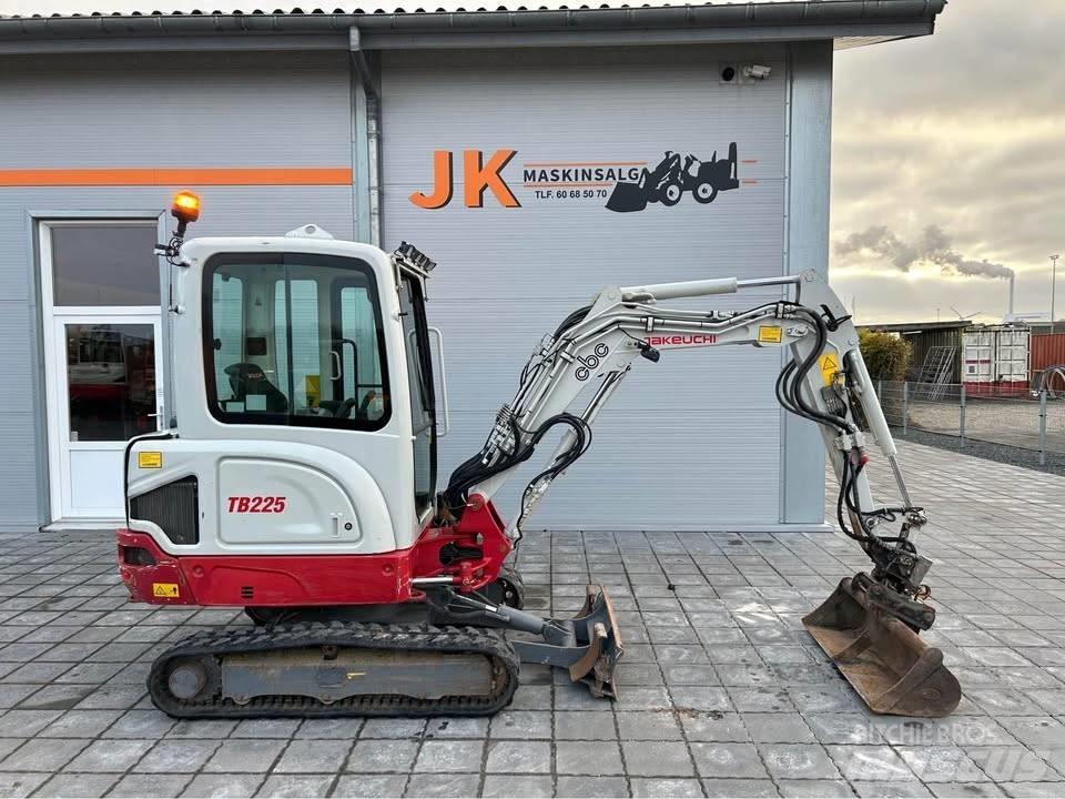 Takeuchi TB 225 Mini rýpadlá < 7t