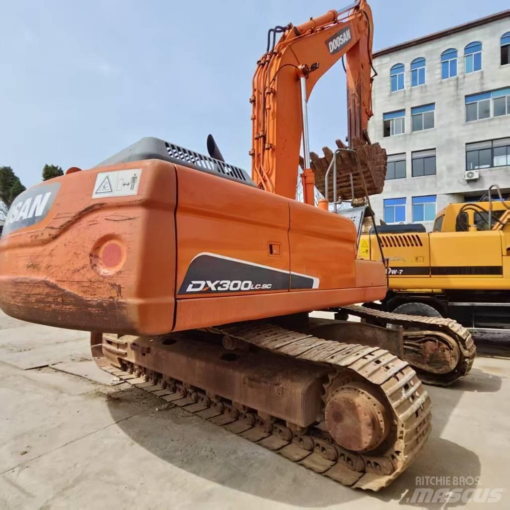 Doosan DX 300 Pásové rýpadlá