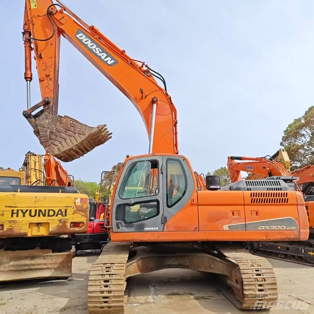 Doosan DX 300 Pásové rýpadlá