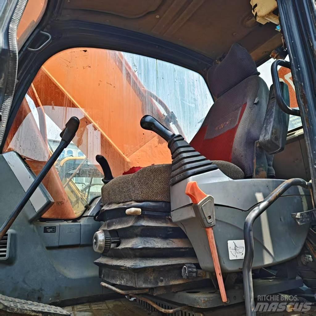 Doosan DX 300 Pásové rýpadlá
