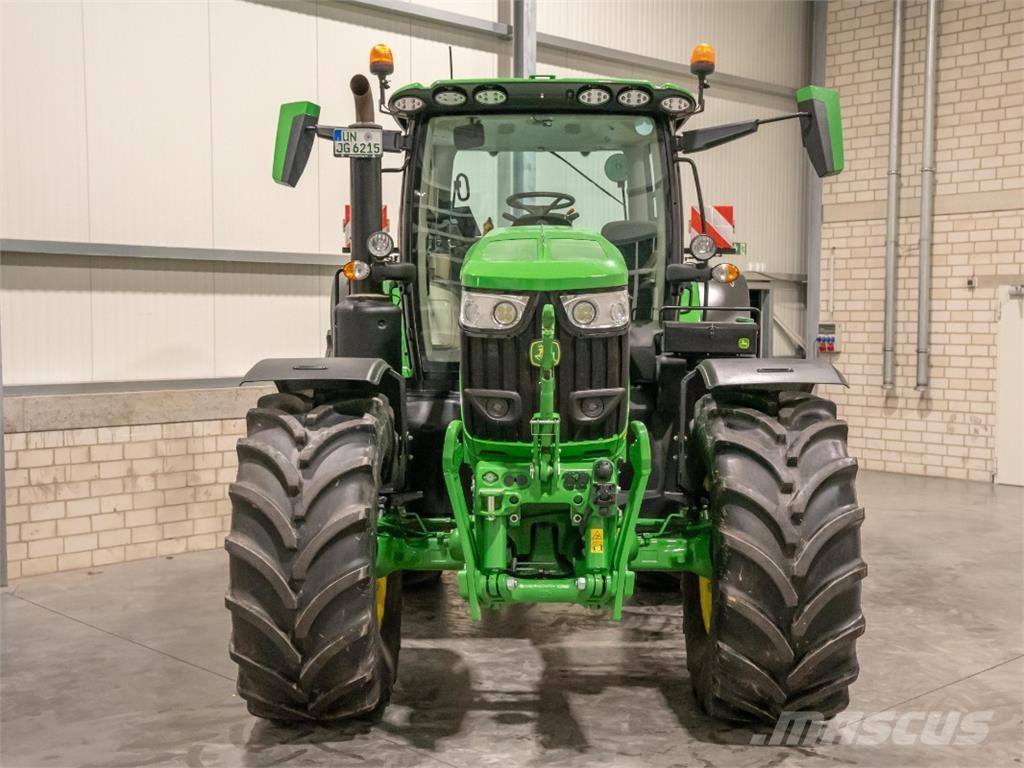 John Deere 6R215 Traktory