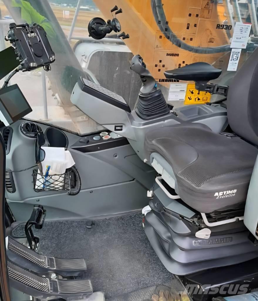 Liebherr R 930 G8 Pásové rýpadlá