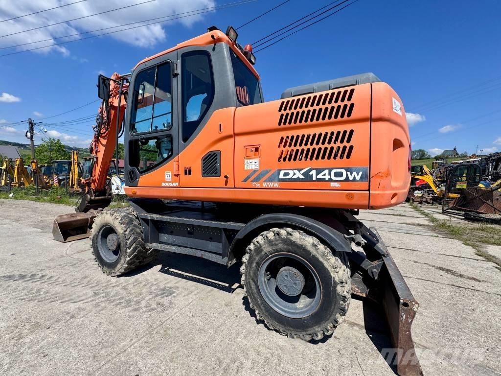 Doosan DX 140 W-3 Kolesové rýpadlá