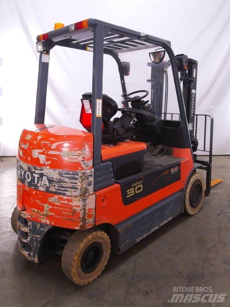 Toyota 7FBMF30 Akumulátorové vozíky