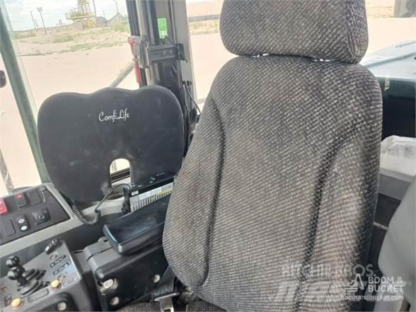 CAT 982M Kolesové nakladače
